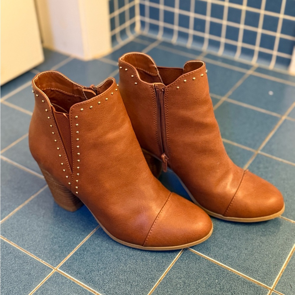 Elegant Brown Ankle Boots with Stud Accents